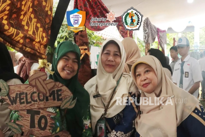 SMKN 43 Jakarta menggelar Bazar Kolaborasi 2025 dalam satu ajang bersama Jakpreneur, dengan dukungan dari Cyber University.