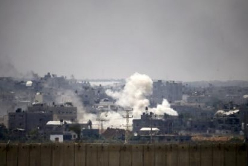 Smoke is seen after an Israeli strike over the Gaza Strip July 22, 2014. 