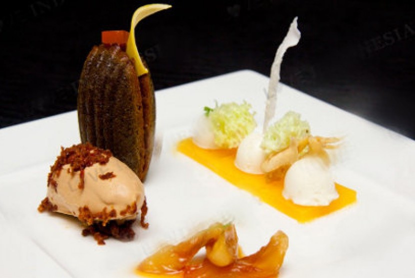 Smoke Scented Palm Sugar Beef Dendeng Ice Cream with Roasted Salak Pudding and Cinnamon Tuiles