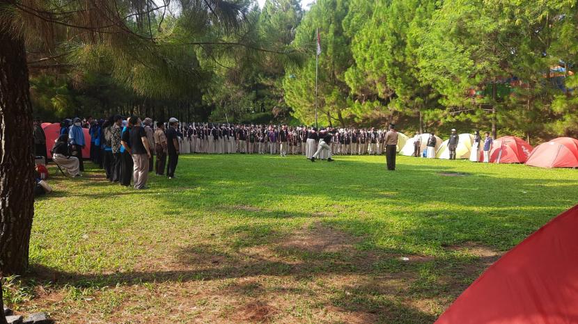 SMP Bosowa Bina Insani menggelar Perkemahan Kamis Jumat (Perkajum) di Semak Daun Village, Megamendung, Kabupaten Bogor, 25-26 Agustus 2022.