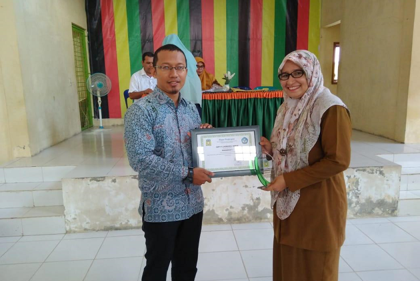SMP IT Luqmanul Hakim raih peringkat 1 UNBK.