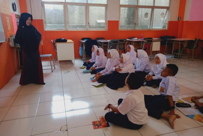 SMP Juara Bandung menyiapkan program pengembangan Bahasa Inggris pada tahun pelajaran 2019 - 2020.