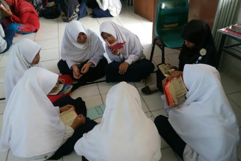 SMP Juara Pekanbaru menggelar pesantren Ramadhan.