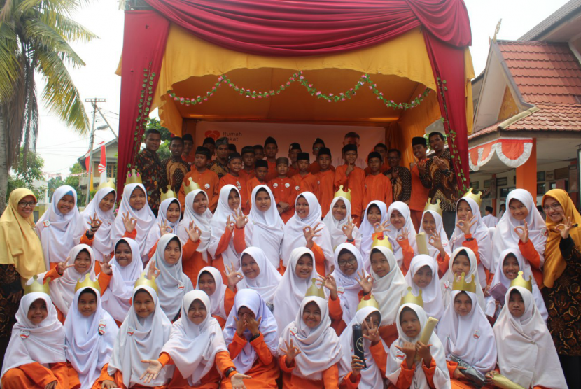 SMP Juara Pekanbaru menggelar Wisuda Quran yang ke-11.