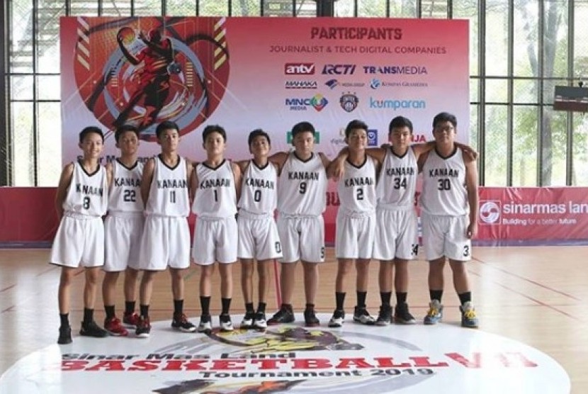 SMP Kanaan juara laga ekshibisi SMP Sinar Mas LAnd Basketball Tournament 2019.