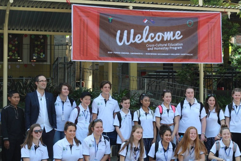 SMP-SMA Tunas Unggul Bandung menggelar program Cross Cultural and Homestay dengan melibatkan peserta dari Ringwood Secondary College, Melbourne, Australia, 16-26 September 2017.