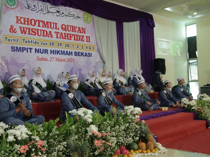 SMPIT Nur Hikmah Bekasi  menggelar Khotmul Quran dan Wisuda Tahfidz,   Sabtu (27/3).