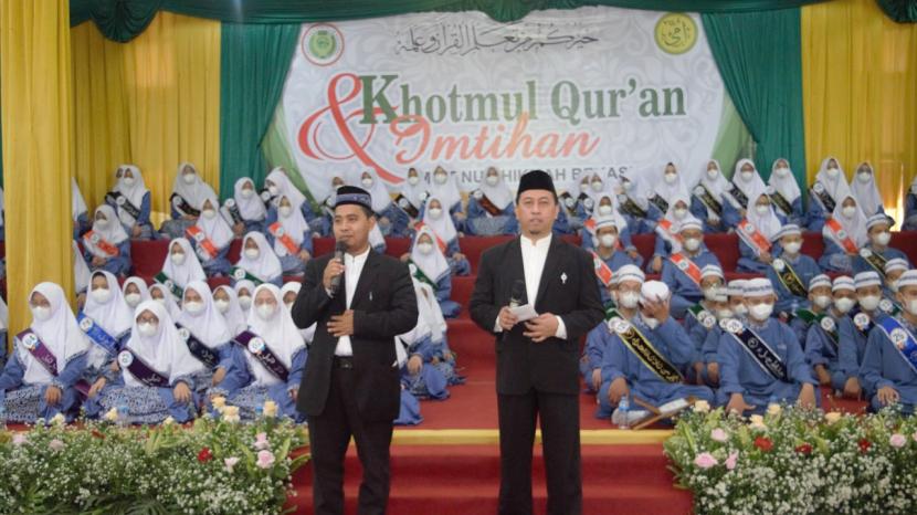 SMPIT Nur Hikmah mengadakan Khotmul Quran dan Imtihan ke- III tahun 2022 secara offline dan penuh haru, Sabtu (26/3).