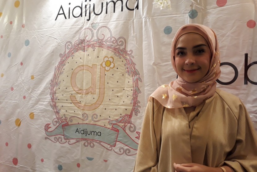 Social Media Influencer, Hamidah Rachmayanti, memberikan tips mengenakan hijab di acara Hijup Ramadhan Festival