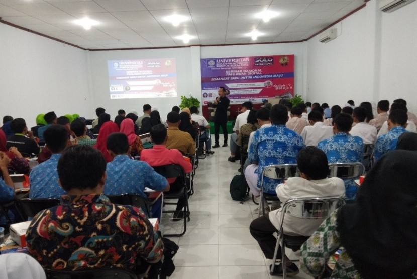 Soekma Agus Sulistyo  memberikan pemaparan pada Seminar Nasional Pemuda Digital ‘Semangat Baru untuk Indonesia Maju”. 