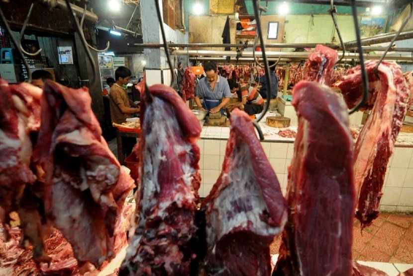 Some butchers sell beef in a traditional market in Jakarta. (illustration) 