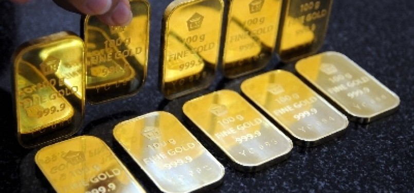 Some gold bars are on display in Jakarta. A dealer predicts, the price of the precious metal will rise to 2300 US dolar an ounce in 2012. 
