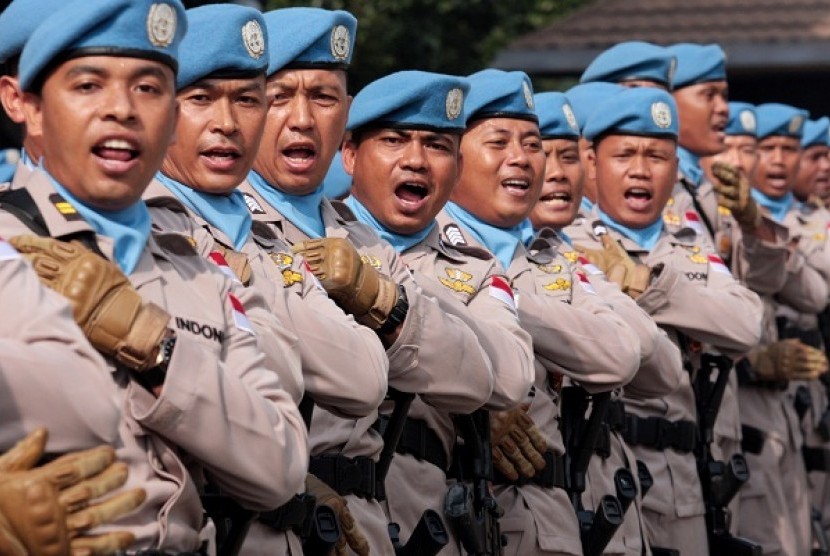 Some Indonesian police personnel in Formed Police Unit (FPU) attend a farewell ceremony in Jakarta before depart for Darfur, Sudan, on Thursday.  