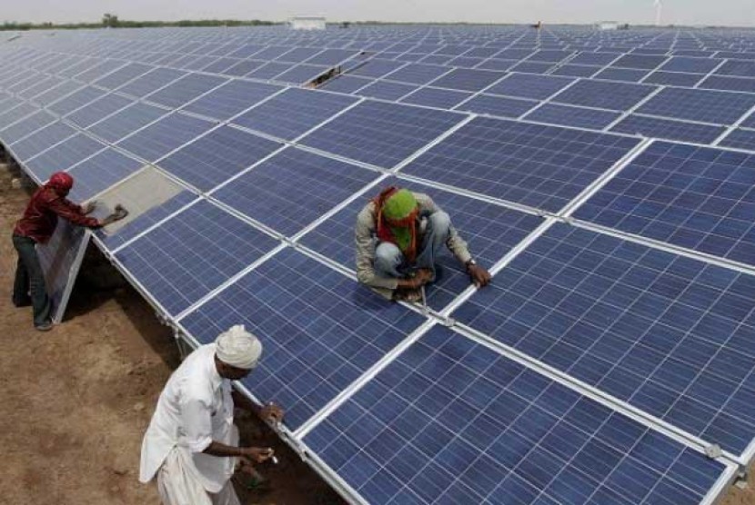 Some workers install solar panels at solar project. (Illustration)