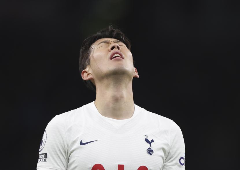 Son Heung-min dari Tottenham bereaksi selama pertandingan sepak bola Liga Premier Inggris antara Tottenham Hotspur dan Brentford di Stadion Tottenham Hotspur di London, Inggris, Kamis, 2 Desember 2021.