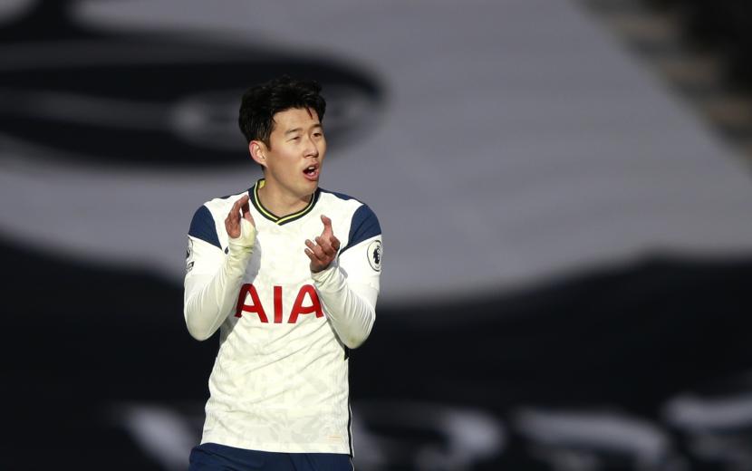 Son Heung-min dari Tottenham merayakan gol kedua timnya selama pertandingan sepak bola Liga Premier Inggris antara Tottenham Hotspur dan Leeds United di Stadion Tottenham Hotspur di London, Inggris, Sabtu, 2 Januari 2021.