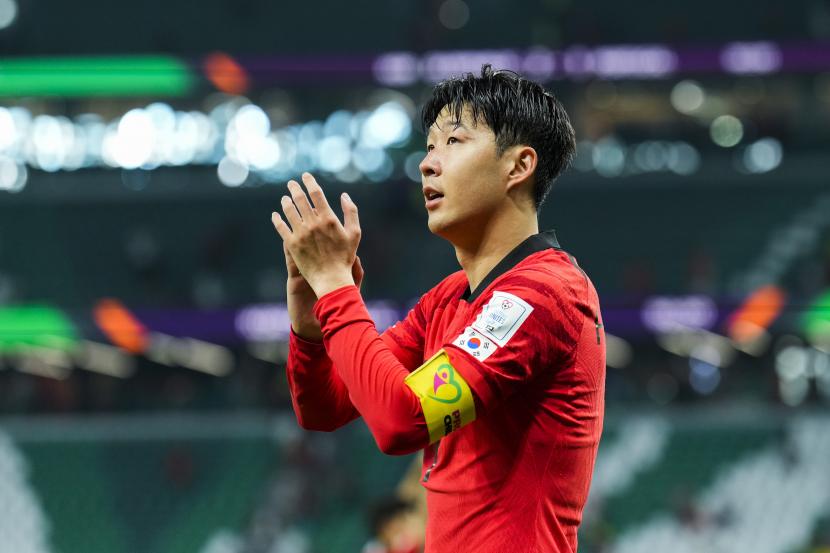 Son Heung-min Korea Selatan merayakan setelah pertandingan sepak bola grup H Piala Dunia antara Korea Selatan dan Portugal, di Stadion Education City di Al Rayyan, Qatar, Jumat, 2 Desember 2022. 