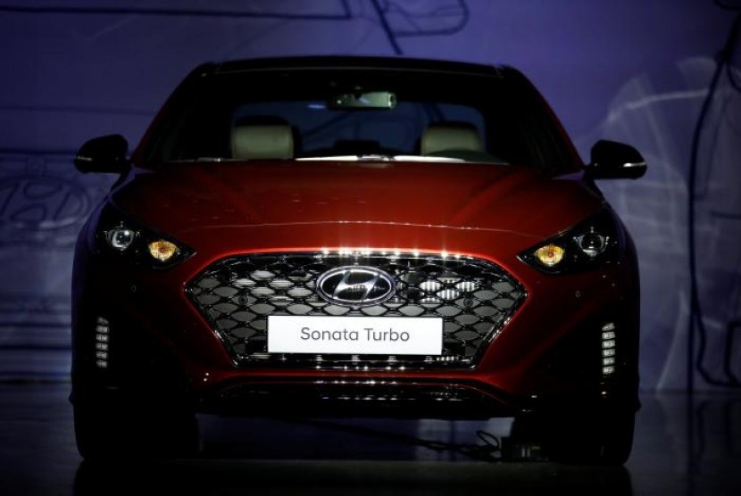 Sonata Turbo yang ditampilkan Hyundai dalam sebuah perayaan di Seoul