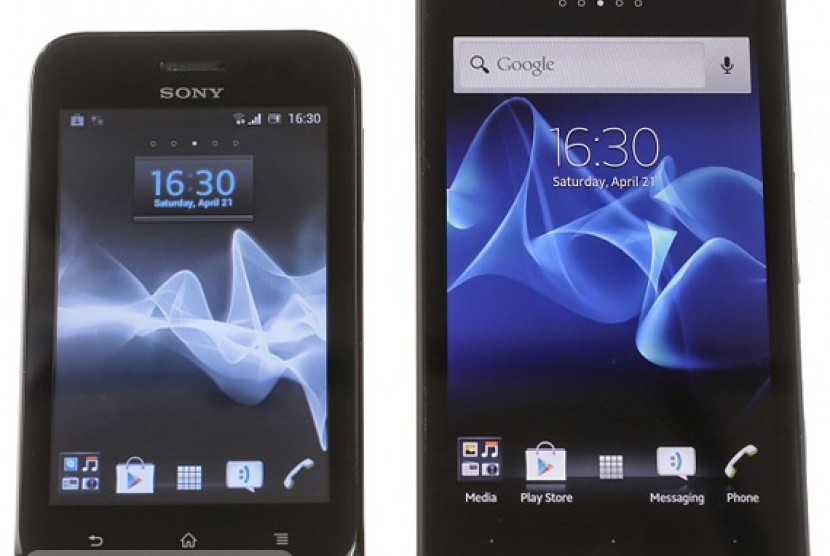 Sony Xperia ST21i (kiri)