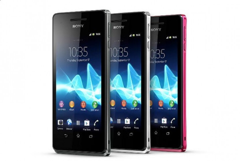 Sony Xperia V dijual seharga Rp5,299 juta dengan tiga pilihan warna.