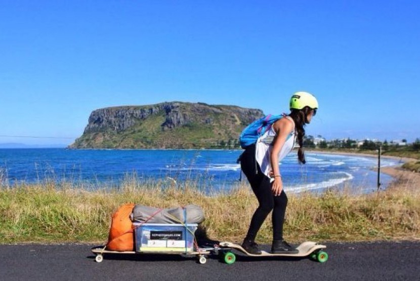 Sophee Southall menikmati pemandangan di sekitar wilayah Stanley, Tasmania.