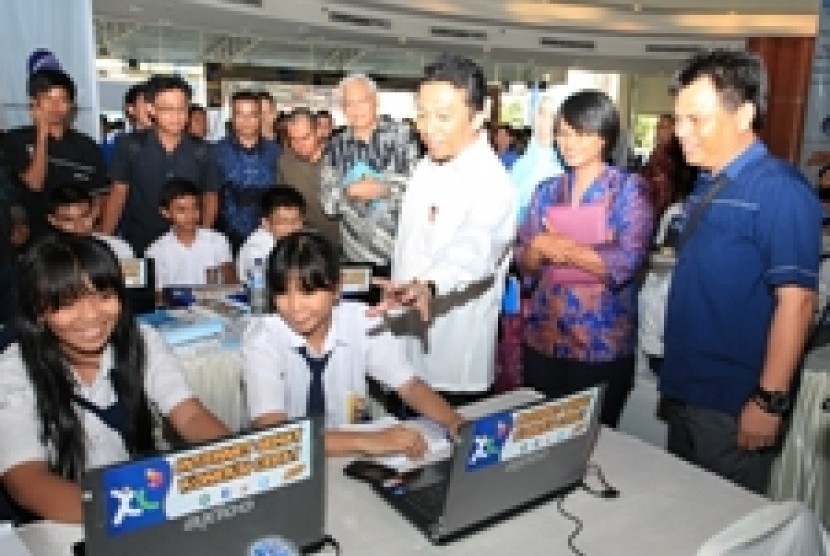 Sosialisasi internet sehtat di Manado