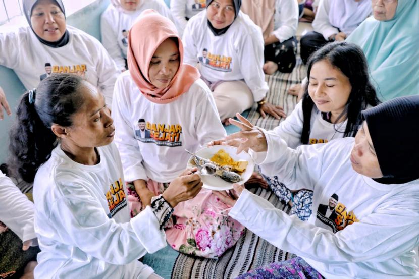 Sosialisasi kepada perajin agar terus meningkatkan produktivitas mereka di Desa Cicinde Utara, Kecamatan Banyusari, Kabupaten Karawang, Jawa Barat. 