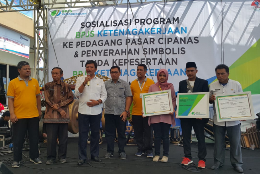 Sosialisasi Program BPJS TK ke pedagang Pasar Cipanas.