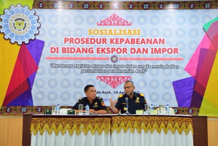 sosialisasi prosedur kepabeanan di bidang ekspor dan impor kepada masyarakat, khususnya kepada eksportir, importir dan instansi terkait di wilayah Provinsi Aceh, Rabu (19/4).