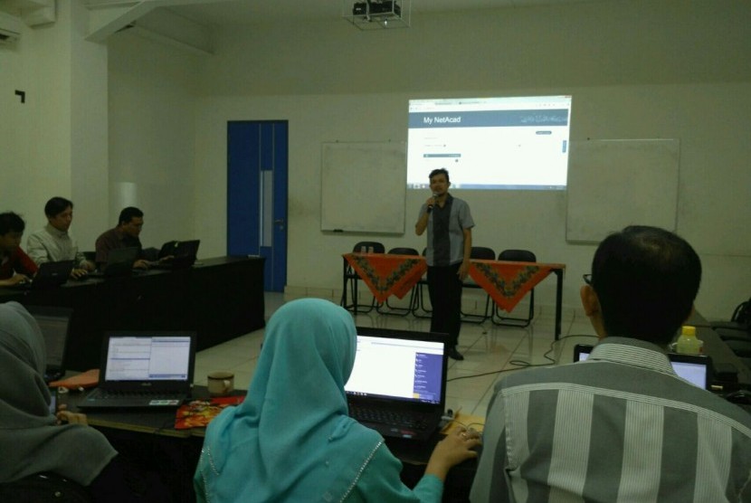 Sosialisasi sertifikasi Cisco Networking Academy (CCNA). 