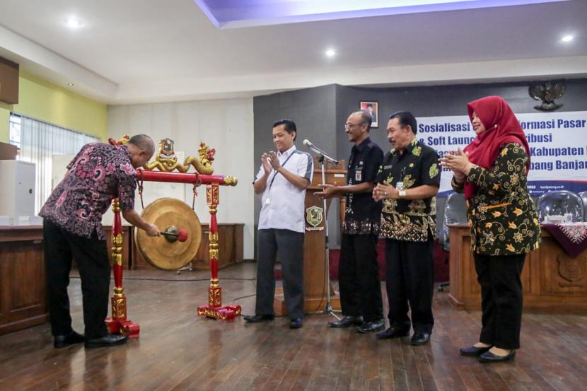 Sosialisasi Sistem Informasi Pasar (SIMPAS) dan Soft Launching E-Retribusi di Sasana Abdi Praja Setda Banjarnegara, Rabu (23/11/22). 