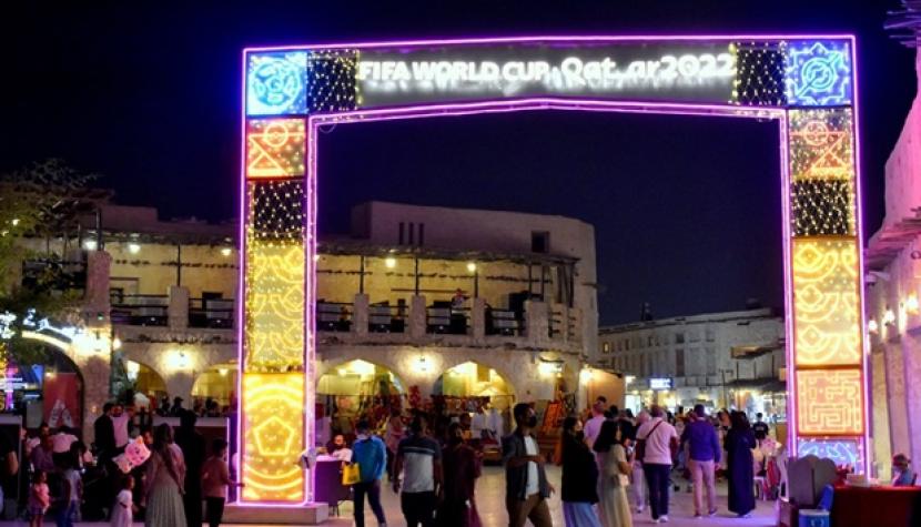 Souq Waqif merupakan pasar tradisional dan wisata terbesar di Qatar yang tidak pernah sepi pengunjung. Termasuk di bulan Ramadhan, jalanan dan toko-toko di Souq Waqif akan penuh dengan para pengunjung.