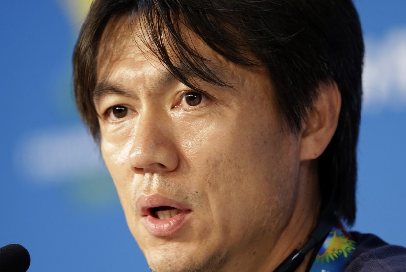 South Korea national soccer team coach Hong Myung-bo answers reporter's question during a press conference the day before the group H World Cup soccer match between Russia and South Korea at the Arena Pantanal in Cuiaba, Brazil, Monday, June 16, 2014. 