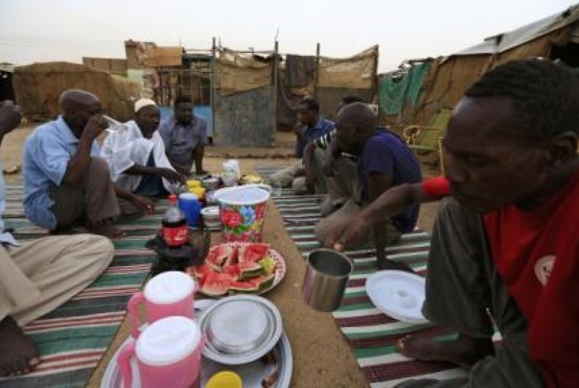 Setelah 30 Tahun, Sudan Batalkan Hukum Murtad. Warga Muslim di Sudan.