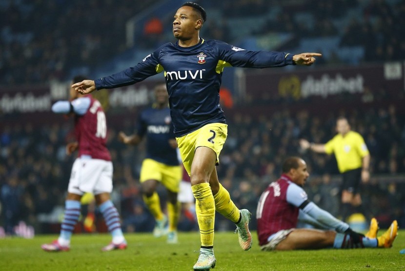 Southampton's Nathaniel Clyne (C) celebrates after scoring during their English Premier League soccer match against Aston Villa at Villa Park in Birmingham, central England November 24, 2014. 