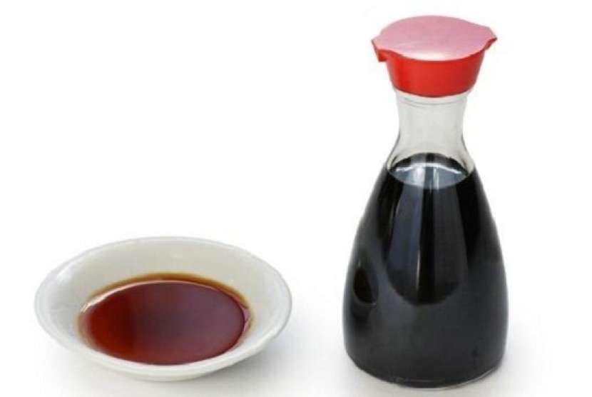 Soy sauce is tasty, but incredibly high in sodium, which can be deadly at high levels. (illustration)