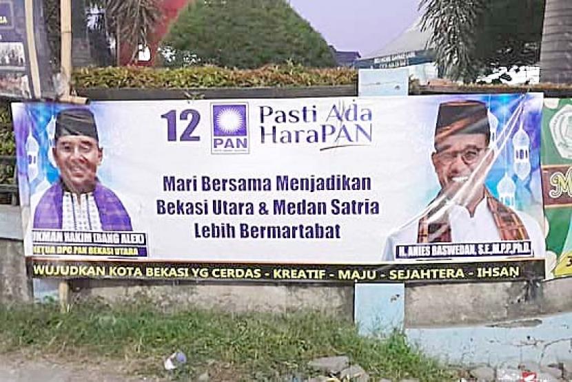 Spanduk dukungan PAN di Kota Bekasi untuk capres Anies Rasyid Baswedan.