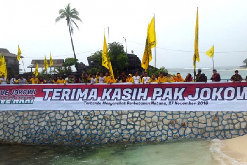 Spanduk dukungan untuk pemerintah di Natuna