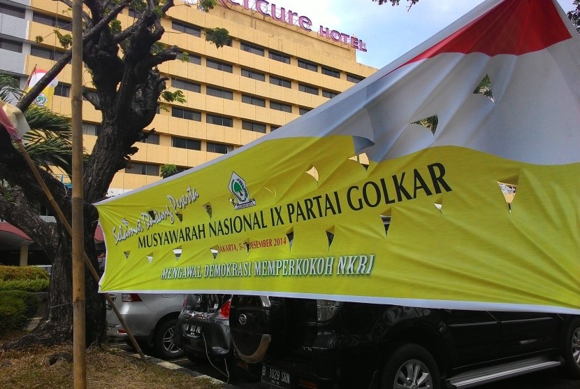 Spanduk munas versi kubu Presidium Penyelamat Partai Golkar di Hotel Mercure, Ancol, Jakarta.