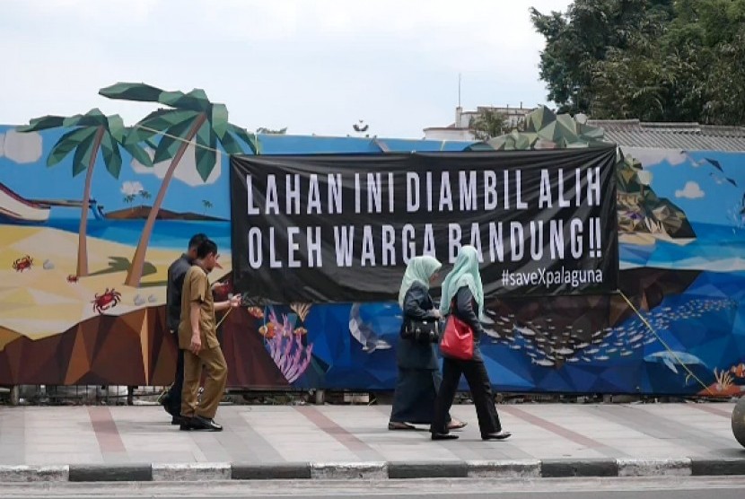 Spanduk penolakan pembangunan di lahan eks Palaguna, Bandung