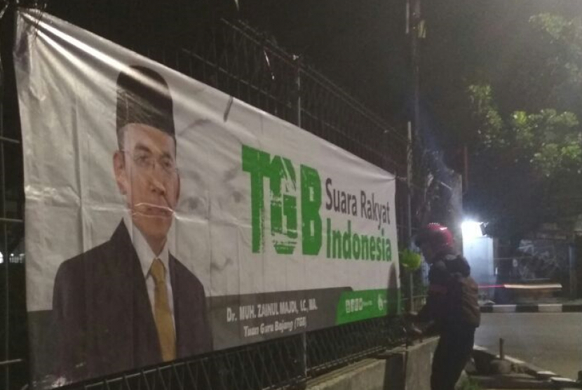 Spanduk TGB di Jakarta.