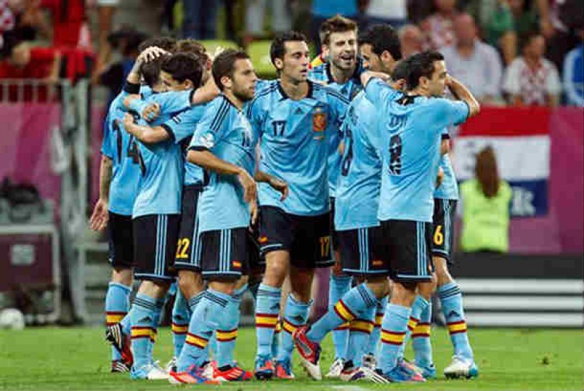  Spanyol merayakan gol Navas.