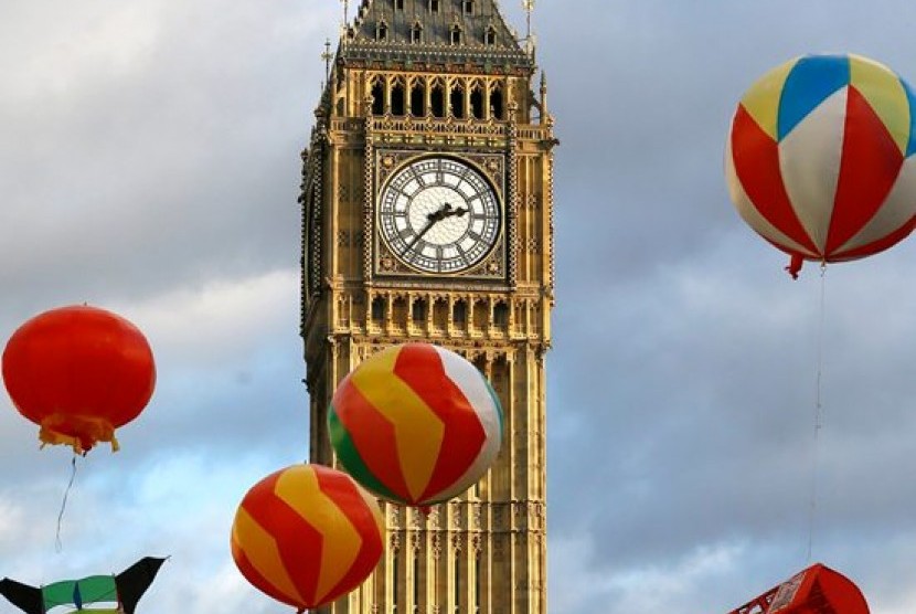 Speciality kites by Nasser Volant are seen as they fly above the 'Big Ben' clock housed in Elizabeth Tower in the New Years Day Parade in London, Tuesday, Jan. 1, 2013.