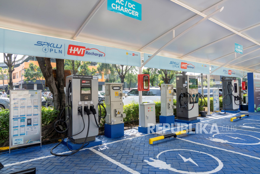 SPKLU Center Pertama di Jakarta Resmi Berdiri di Rest Area KM 10 Cibubur