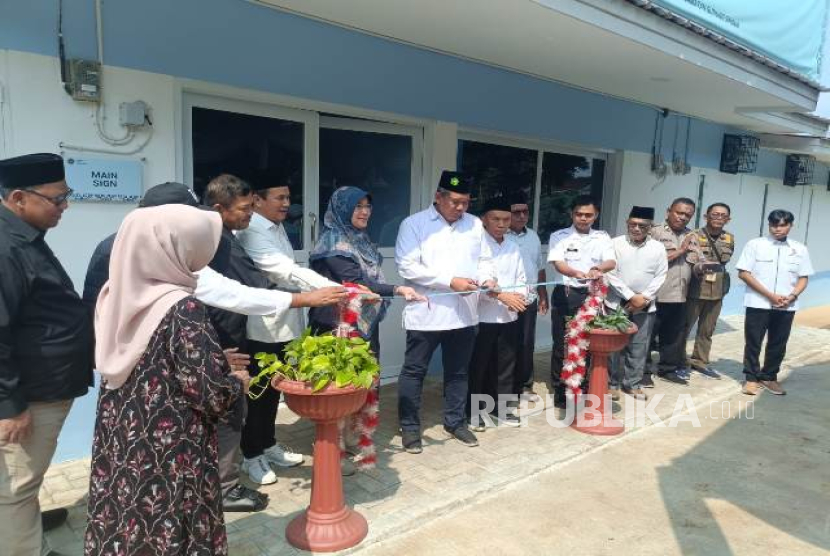 SPPG Yayasan Al Rusyda adalah yang pertama di Gunungsindur, dihadiri sejumlah tokoh.  