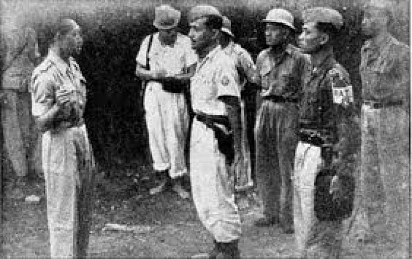 Sri Sultan HB IX bersama Letkol Suharto di seputaran serangan umum 1 Maret 1949.