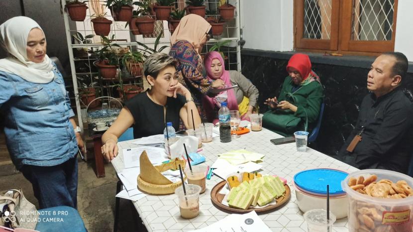 Srikandi Tenaga Pembangunan (TP) Sriwijaya merupakan sebuah organisasi/paguyuban masyarakat Sumatera Bagian Selatan yang meliputi Bengkulu, Lampung, Jambi, Sumatera Selatan dan Bangka Belitung atau disingkat “Belajasumba” yang keberadaannya di seluruh wilayah Indonesia. 