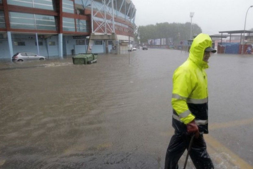 Stadion Balaidos terkena banjir.