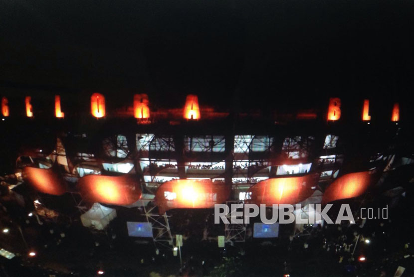 Stadion Gelora Bandung Lautan Api di malam pembukaan pon XIX jabar 2016.