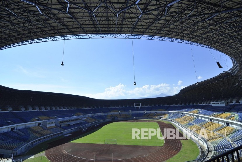 Stadion Gelora Bandung Lautan Api (GBLA) , Kota Bandung. (Mahmud Muhyidin)